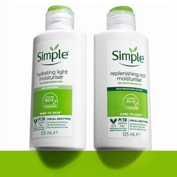 کرم آبرسان و مرطوب کننده اروپایی سیمپل حجم 125 میل Simple